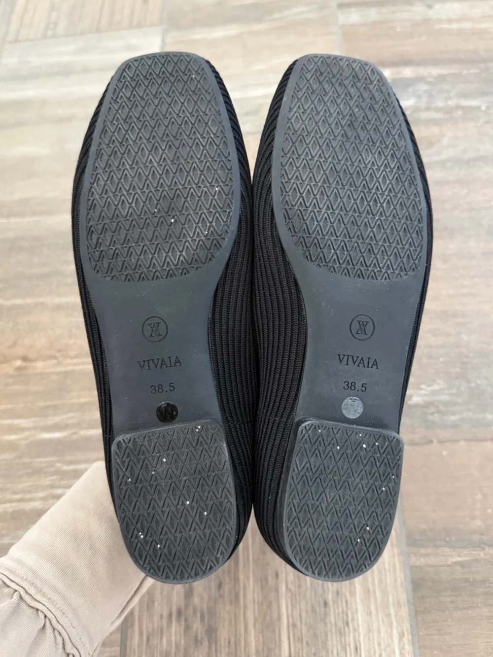 Vivaia Square-Toe V-Cut Flats Margot 2.0 size 7.5 (38.5)